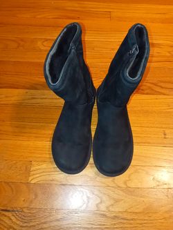 Ugg womens boots size 9