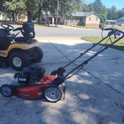 Husqvarna HU700H.Self.Propeled Mower 22" Deck