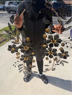 black & gold floral wall decor