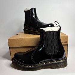 Dr. martens 2976 women’s boot 2976 patent leather size 9  
