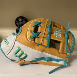 Wilson A2000 “Peachy” Exclusive Model 11.5” New With Tags