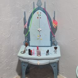 Frozen Vanity. Little Girls 