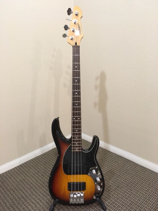 Peavey Forum AX Bass Guitar