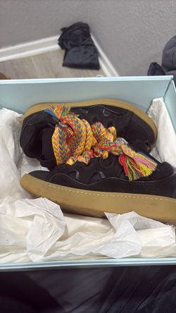 Lanvin curb
