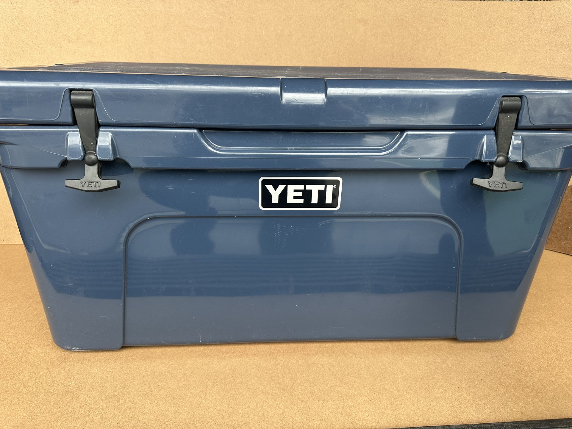 YETI TUNDRA 65 COOLER