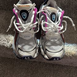 Balencigas runner multi colors size 43