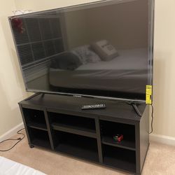 I sell new TV 250 $ TV and Table in 320 $