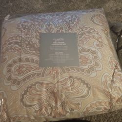 Full / Queen Comforter Set