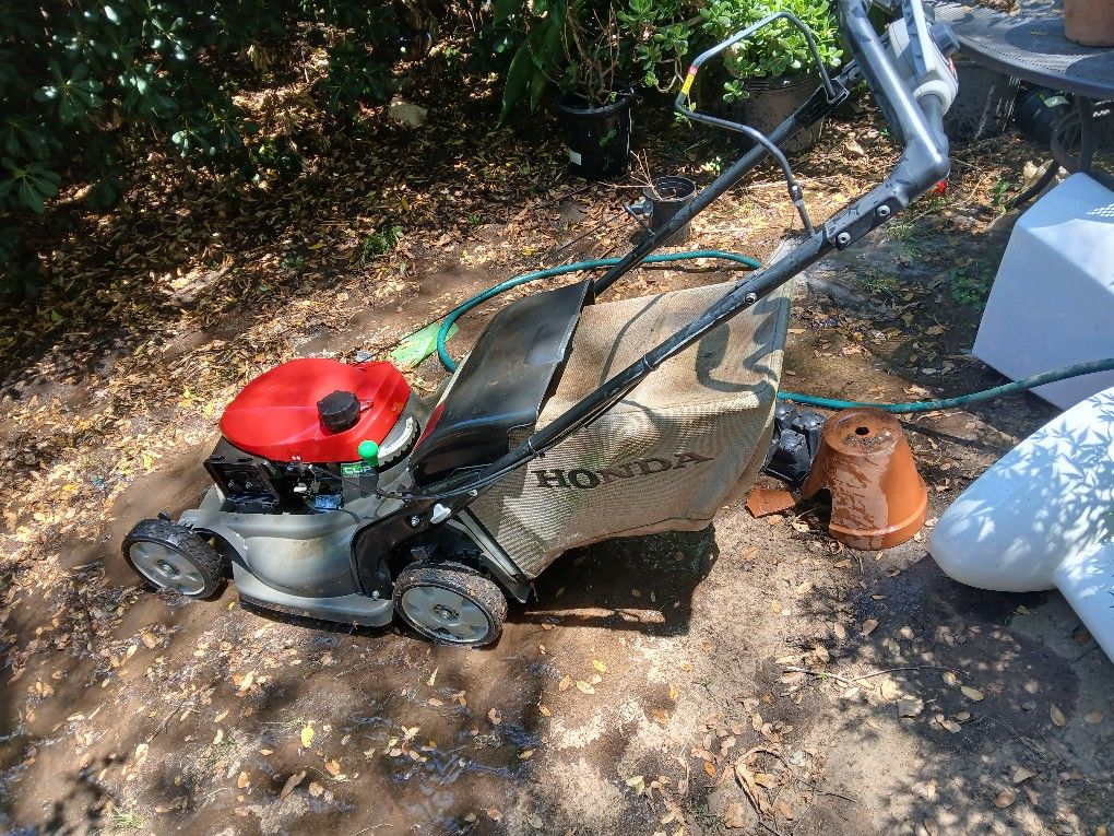 Honda Self Propelled Gas Mulching Lawn Mower
