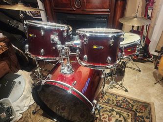 Complete 5 pc. Drum Set W Cymbals