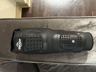 Knee and arm pads