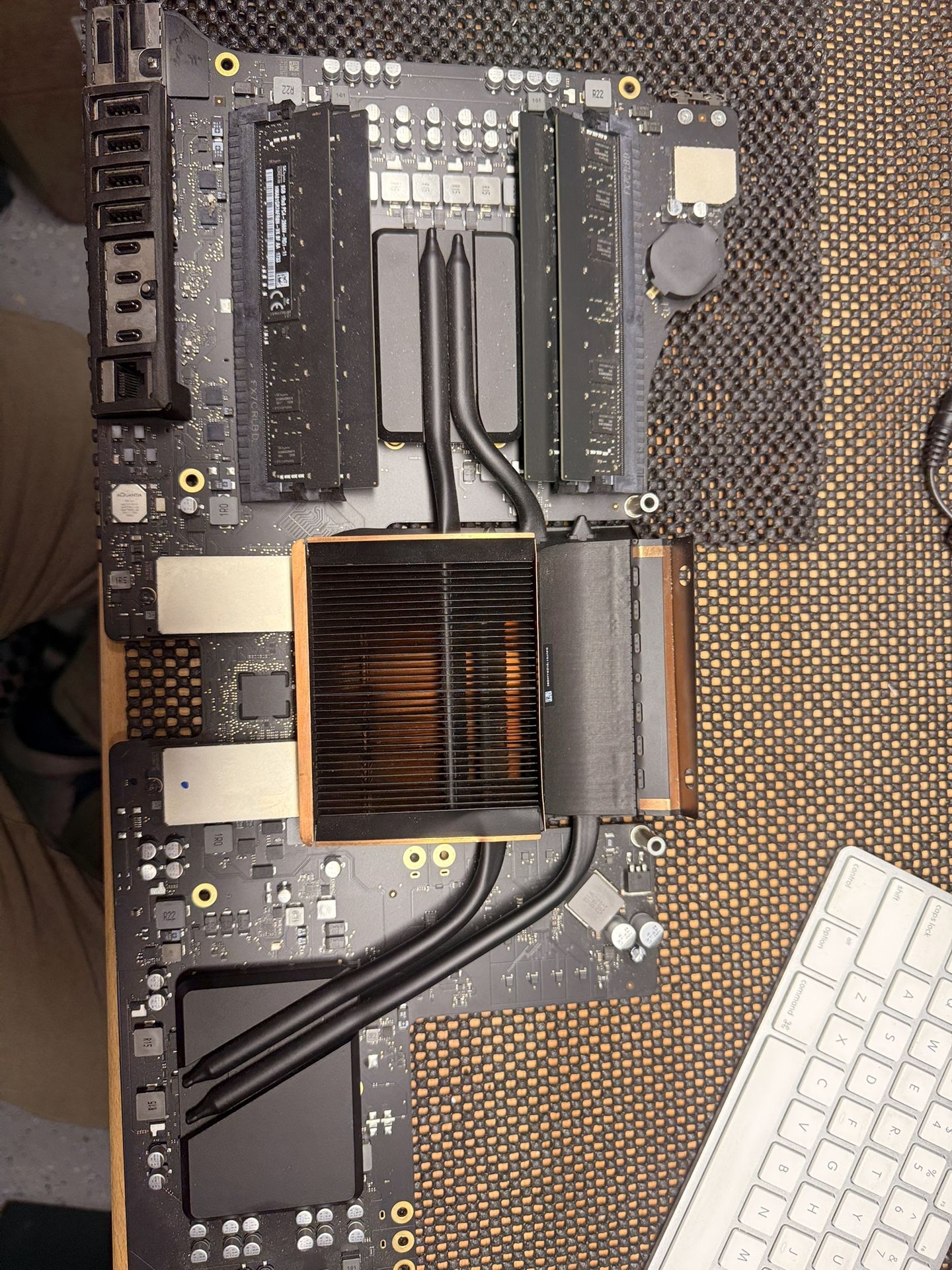 IMAC Pro 3GHz 10 Core 32 GB RAM 1TB SSD MOTHERBOARD 