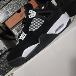 Sneakers 👟 Size7 And 8.5