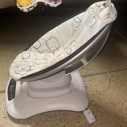 4 Moms Mama Roo Baby Swing 