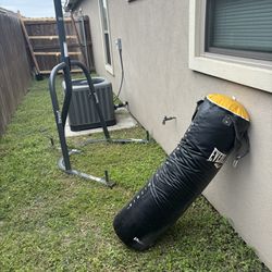 100 Lb Punching Bag And Stand