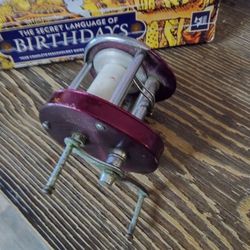 Vintage 1950s Fishing Reel