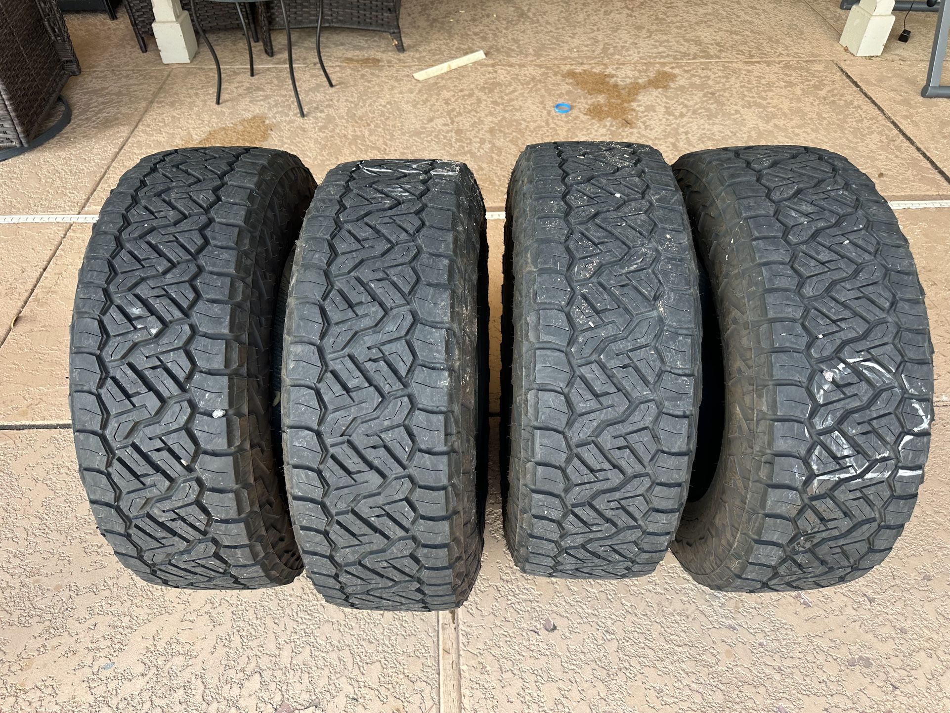 Nitto Recon Grapplers A/T