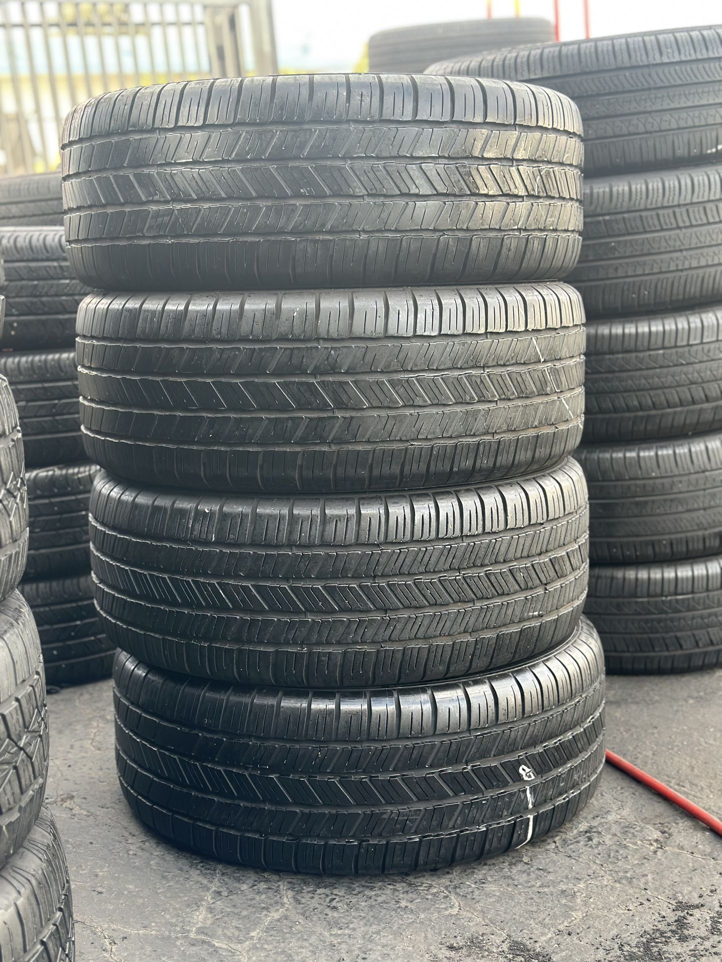 SET OF TIRE 275 55 20 GOODYEAR 85% LIFE
