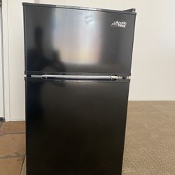 Artic King 3.2 Cu ft Mini Fridge