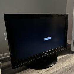 Lg 42 Inch Tv W/ Google Chromecast 