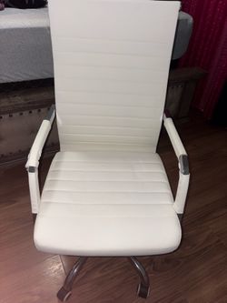WHITE DESK CHAIR