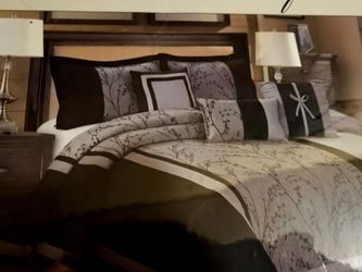 Brand New (Never Used) Queen Bedroom Set!!