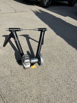 Saris Fluid Trainer - Immaculate $100