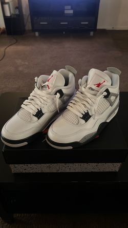 Jordan 4 white cements size 9 mens