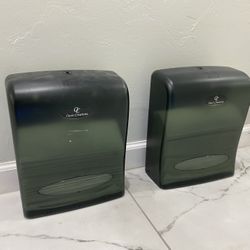 Paper Towel Dispenser 