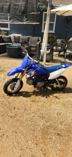 Yamaha TT-R50E Youth dirt bike