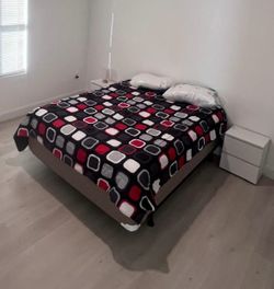 King bed + 2 bedside tables