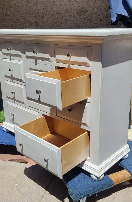 Dresser Drawers Broyhill 🛻 (Delivery Available)