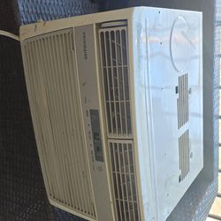 Air conditioner 8000btu used