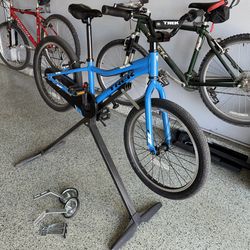 Trek Precaliber 20 Bicycle With Training Wheels