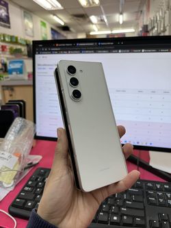 Samsung Z Fold 5 256gb Unlocked 🤍