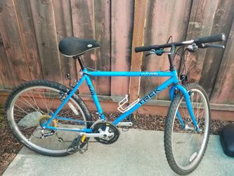 Trek 820 mountain bike