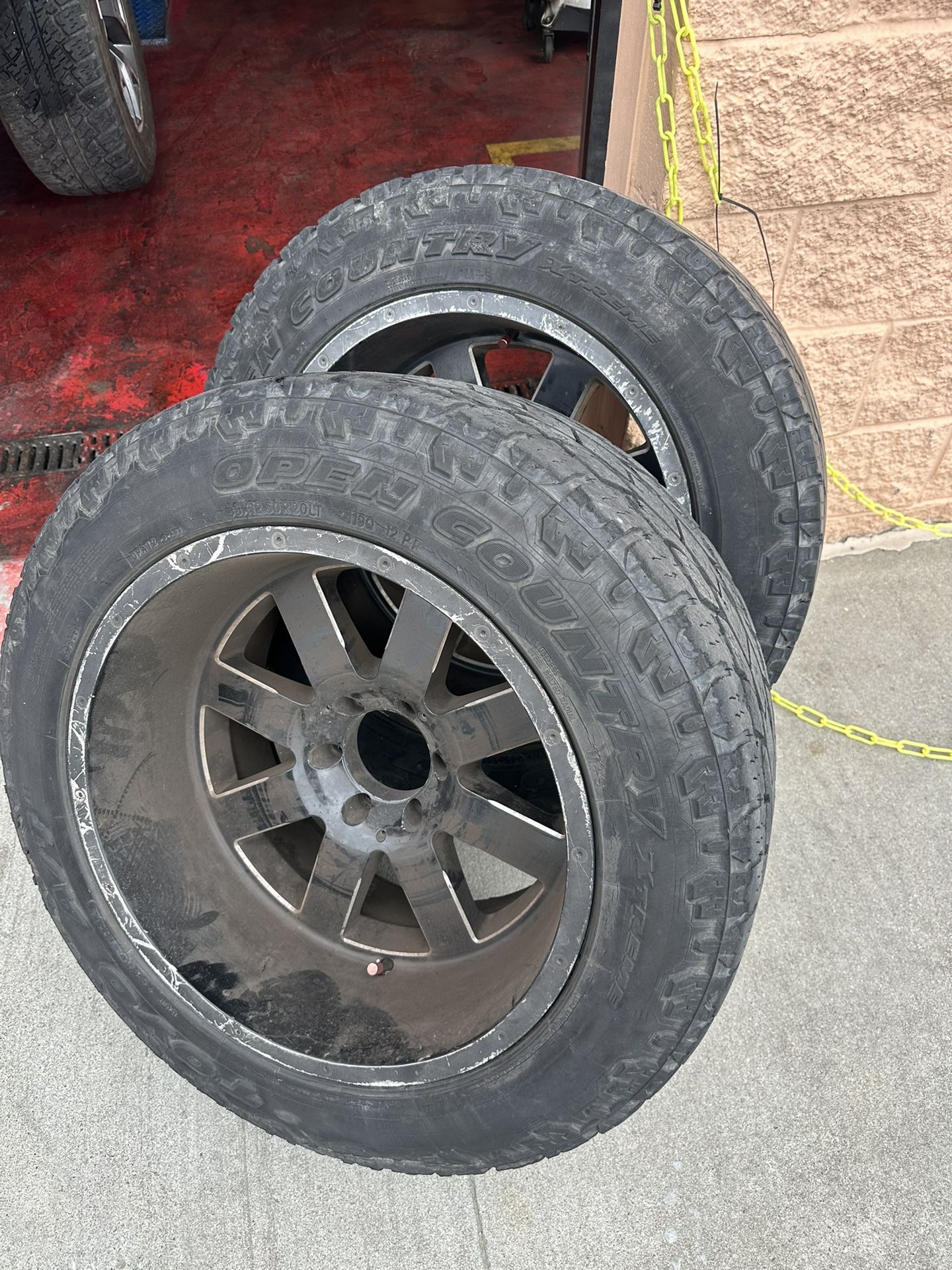 33x12.50R20 Wheels