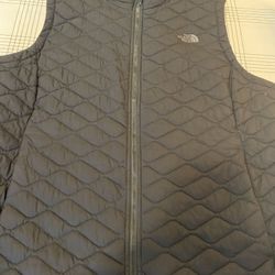 Woman’s Northface Vest 