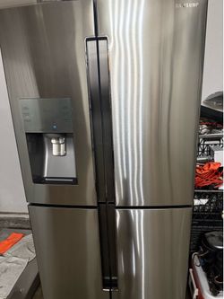 Samsung flex currently connected for showing works perfect extremely clean