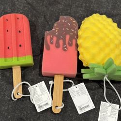 Forever 21 shaped bath sponges