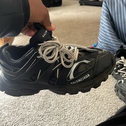 Balenciaga tracks size 44