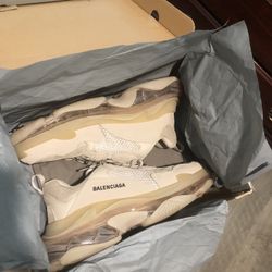 Balenciaga 