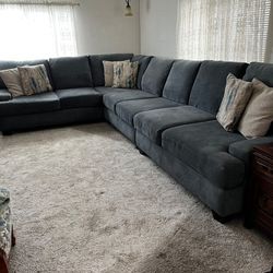 HUGE SECTIONAL couch/ Sofa For Sale. 