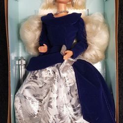 1995 Avon Exclusive SE Winter Velvet Barbie Doll
