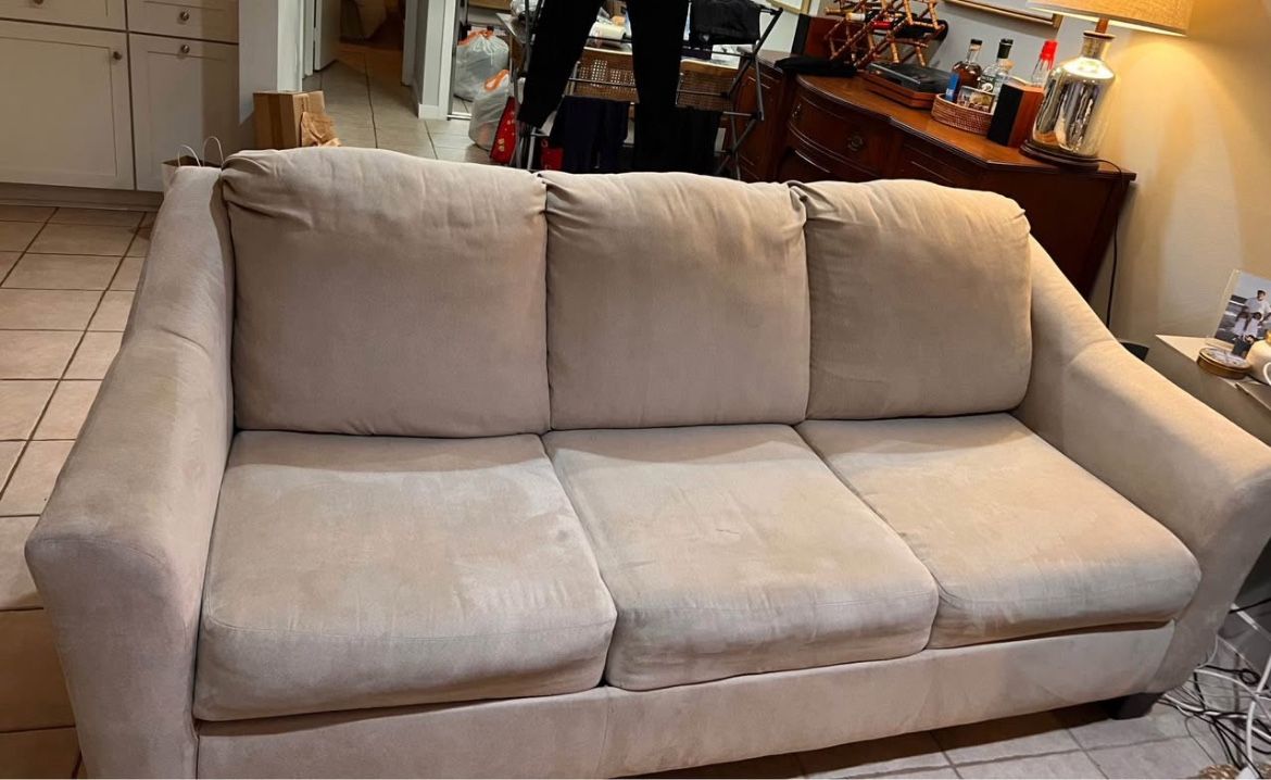 Ashley Furniture Pull out Queen Beige Sleeper Couch. Super Comfortable, Clean,Petfree Smokefree home