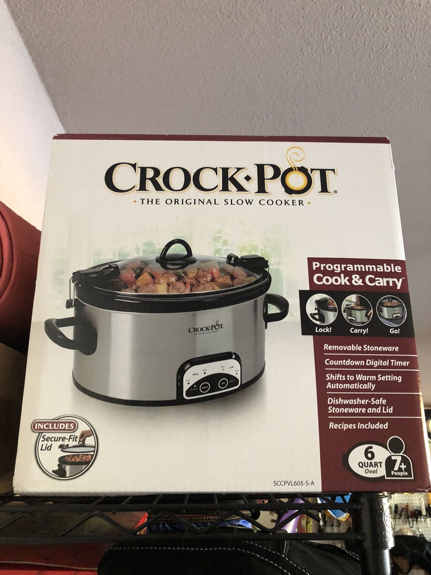 Crock Pot programmable cook and carry 6 quart.