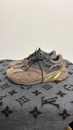 Yeezy 700  mauve