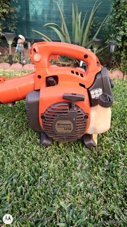 Husqvarna 125B Commercial Leaf Blower 