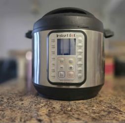 Instant Pot Duo Plus Multi-Use Electric Pressure Cooker & Slow Cooker – Excellent Condition