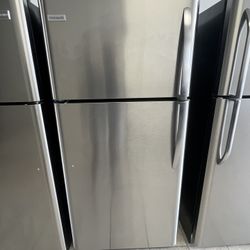 Refrigerator Frigidaire 30”